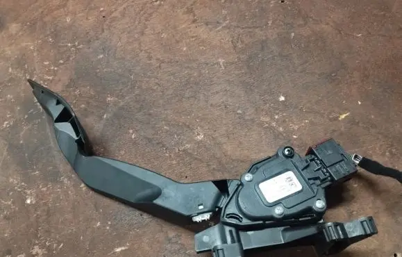 Jeep Renegade Accelerator throttle pedal 51942427