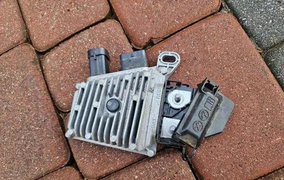 Opel Corsa F Battery control module 9837559480