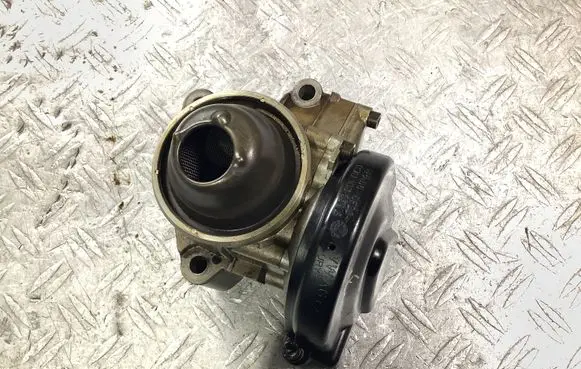 Volkswagen Polo IV 9N3 Oil pump 03D103669B 03D115105G