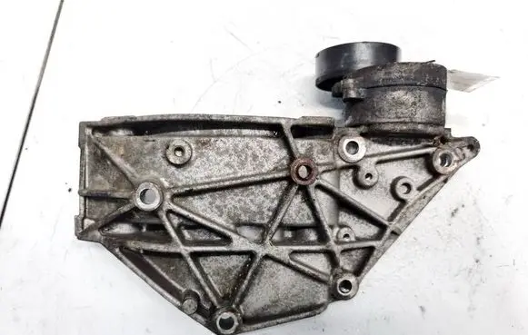 Ford Kuga I Engine mounting bracket 9682367380