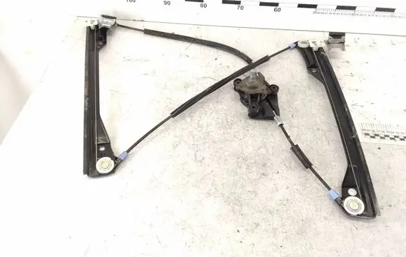 Volkswagen Golf IV Front door manual window regulator 119817100