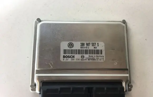 Volkswagen PASSAT B5.5 Engine control unit/module 3B0907557S 2061208536