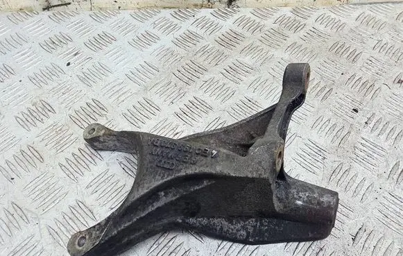 Audi A8 S8 D3 4E Engine mounting bracket 4E0199370BA