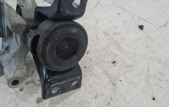 Nissan Juke I F15 Engine mount bracket 113501KC0A