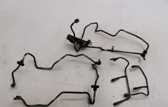 Subaru Forester SH Fuel injector supply line/pipe 