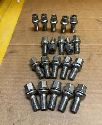 Audi A8 S8 D5 Nuts/bolts KOMPLETSRUBYDOKOL 20SZTAUDIA8D5 M14x1.50