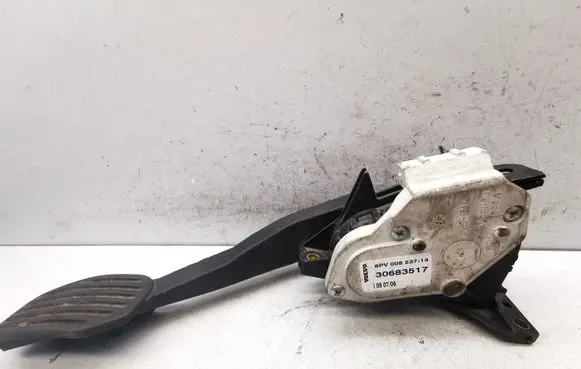 Volvo V70 Accelerator throttle pedal 30683517