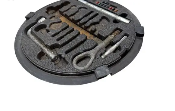 Mercedes-Benz S W220 Tool set A2205800005 2205800005