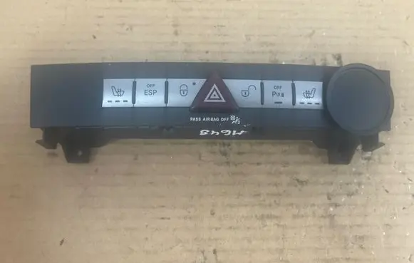 Mercedes-Benz SLK R170 Hazard light switch 1718208010 03752431 11050508
