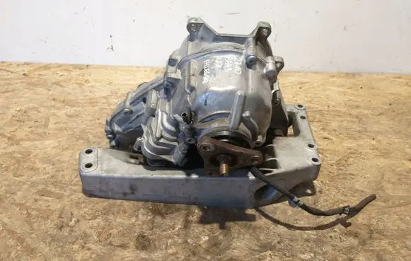 Gearbox transfer box case