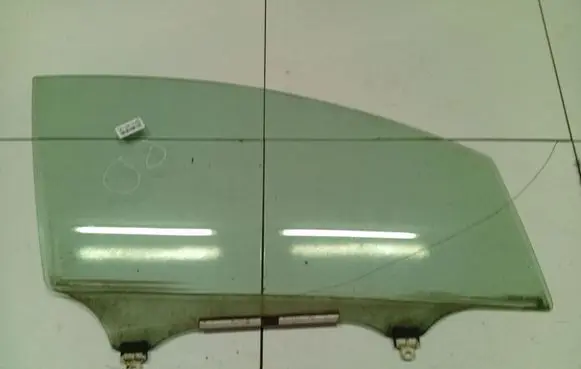 Toyota Auris 150 Front door window glass four-door As2