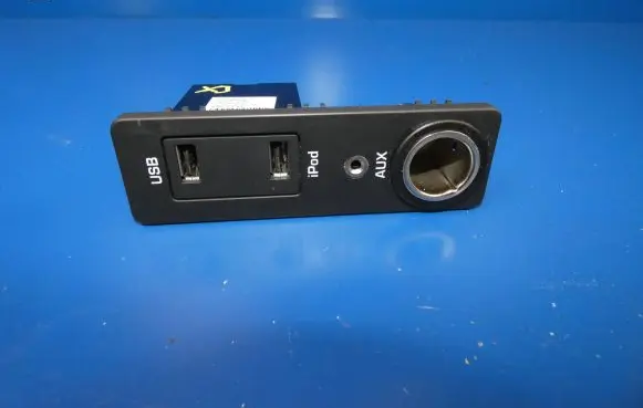Jaguar XJ X351 USB socket connector AW9319C166AA T1001069541 A2C5336865900
