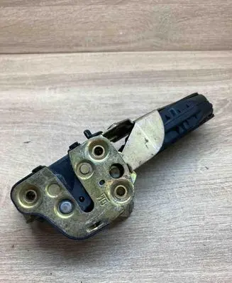 Opel Astra F Rear door lock 90229915