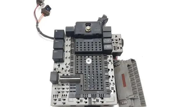 Volvo XC90 Fuse module 08679899