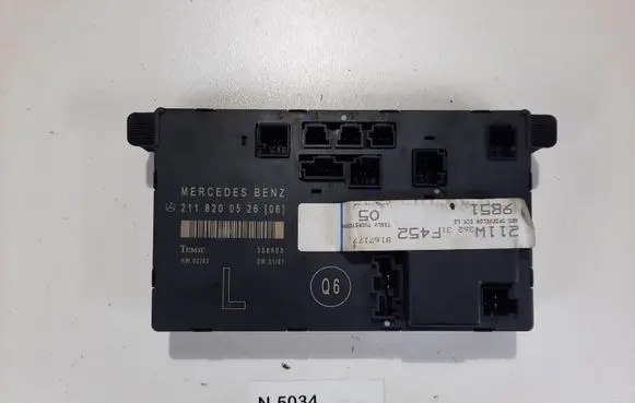 Mercedes-Benz E W211 Door control unit/module 2118200526