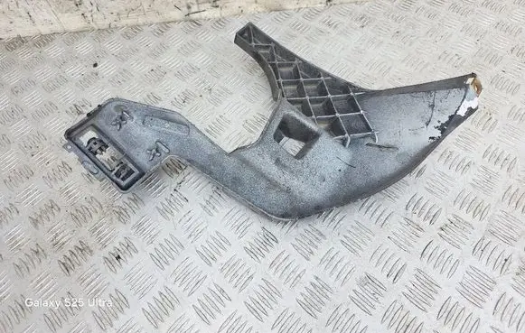 Front bumper mounting bracket