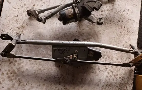 Toyota Avensis T220 Front wiper linkage 