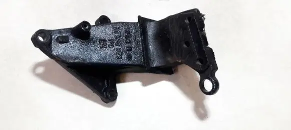 Opel Astra G Engine mounting bracket 90570378