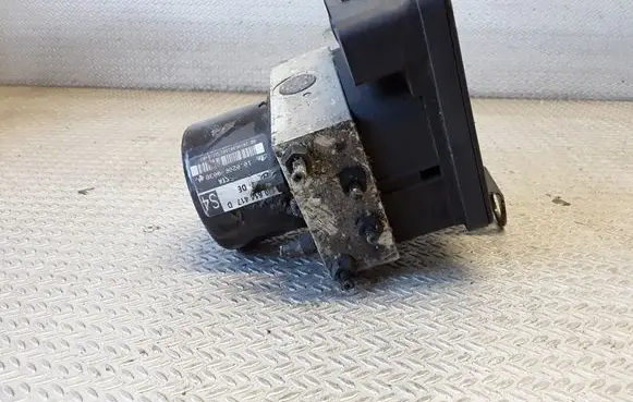 Skoda Octavia Mk1 (1U) ABS Pump 1C0907379K 10096003163