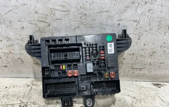 Opel Insignia A Fuse module 544949969