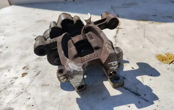 BMW X2 F39 Rear brake caliper 6892606