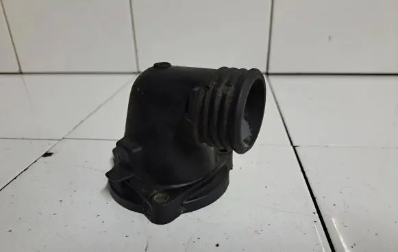 BMW 5 E39 Engine coolant pipe/hose 2244828
