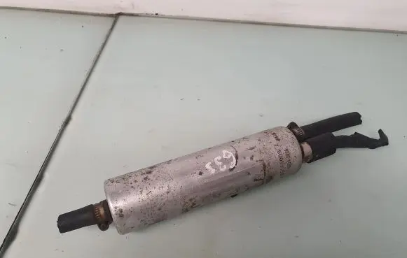 BMW 5 E39 Fuel injection high pressure pump 7165590 16117165590