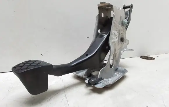 Volkswagen PASSAT B6 Brake pedal 1K1721057N