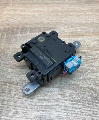 Toyota Avensis T270 Air flap motor/actuator 0638002160 R712 WITHPLUG