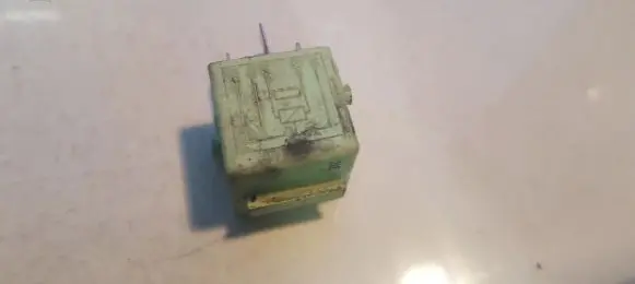 BMW 5 E39 Other relay 61368373700 61.368373700