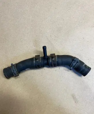 Audi Q7 4L Engine coolant pipe/hose 7L8122073F KW3613