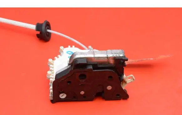 Audi Q7 4L Front door lock 8J1837016D