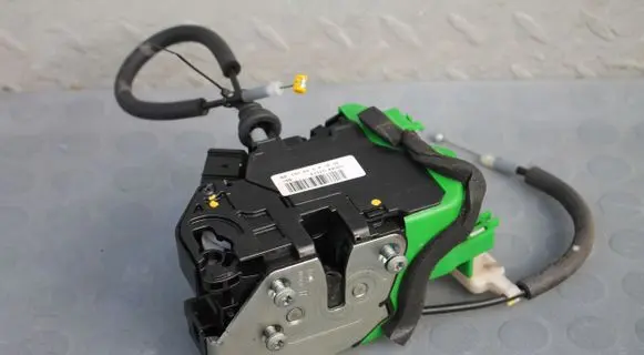 KIA Carens III Front door lock 81320A4060