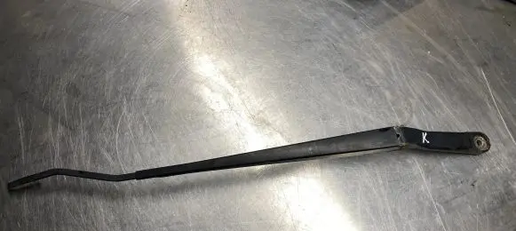 Nissan Almera Tino Front wiper blade arm