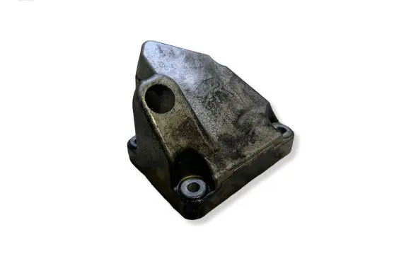 Dodge Challenger Engine mounting bracket 