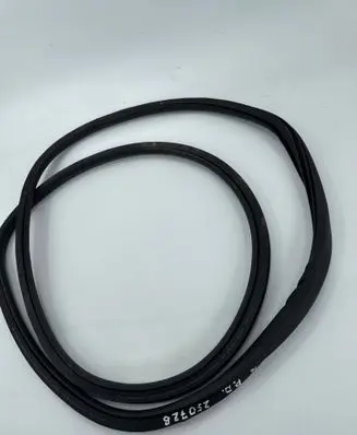 Opel Zafira C Front door rubber seal 13259937