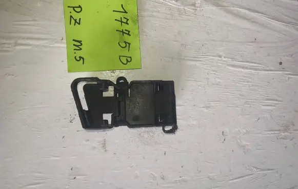 Volkswagen PASSAT B4 Front door exterior handle/bracket 3A0837236