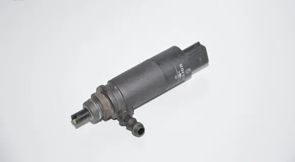 BMW 5 E39 Windscreen/windshield washer pump 8377613