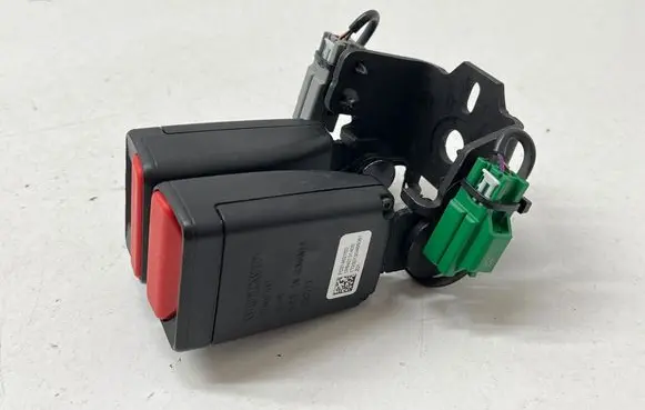 Volvo S60 Middle seatbelt buckle (rear) P031462760 1T230130466081