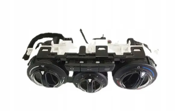 Peugeot 208 Climate control unit E1063071