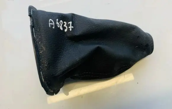 Toyota Yaris Gear shifter surround trim plastic 588420d140 58842-0d140