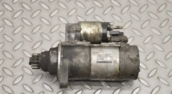 Volkswagen Golf VII Starter motor 02M911024B