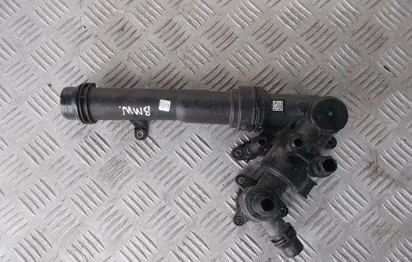 BMW X3 G01 Thermostat housing 8596429