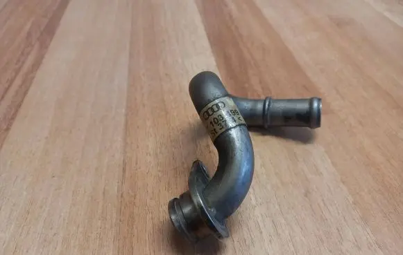 Volkswagen Touareg I Engine coolant pipe/hose 07Z193499B
