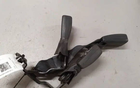 Toyota Avensis T250 Middle seatbelt buckle (rear) 1019865 165396