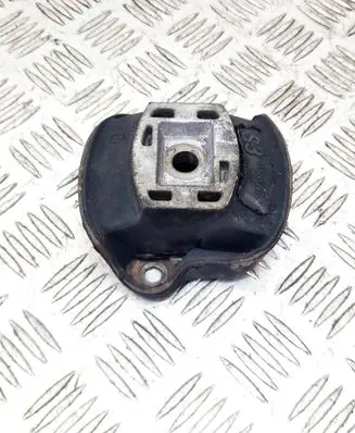 Mercedes-Benz SLC C107 Engine mount bracket A1073300275 1073300275