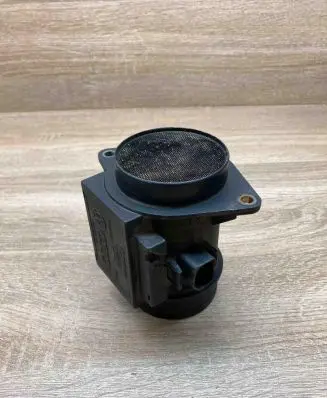 Volkswagen Touareg I Mass air flow meter 074906461 71822101