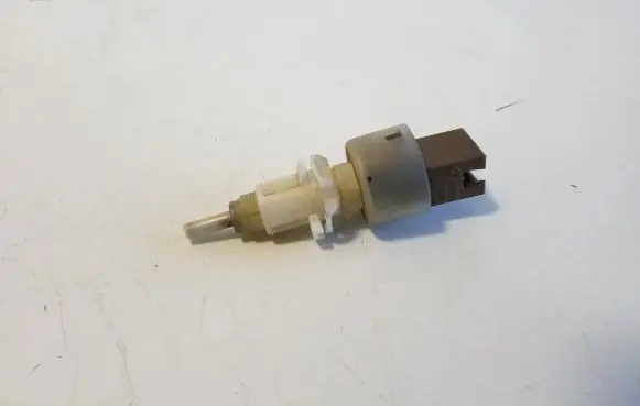 Iveco Daily 5th gen Brake pedal sensor switch B365