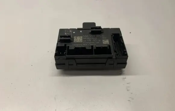 Volkswagen Jetta VII Door control unit/module 5Q4959392E