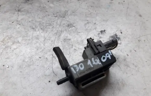 Hyundai i30 Vacuum valve 351202A400